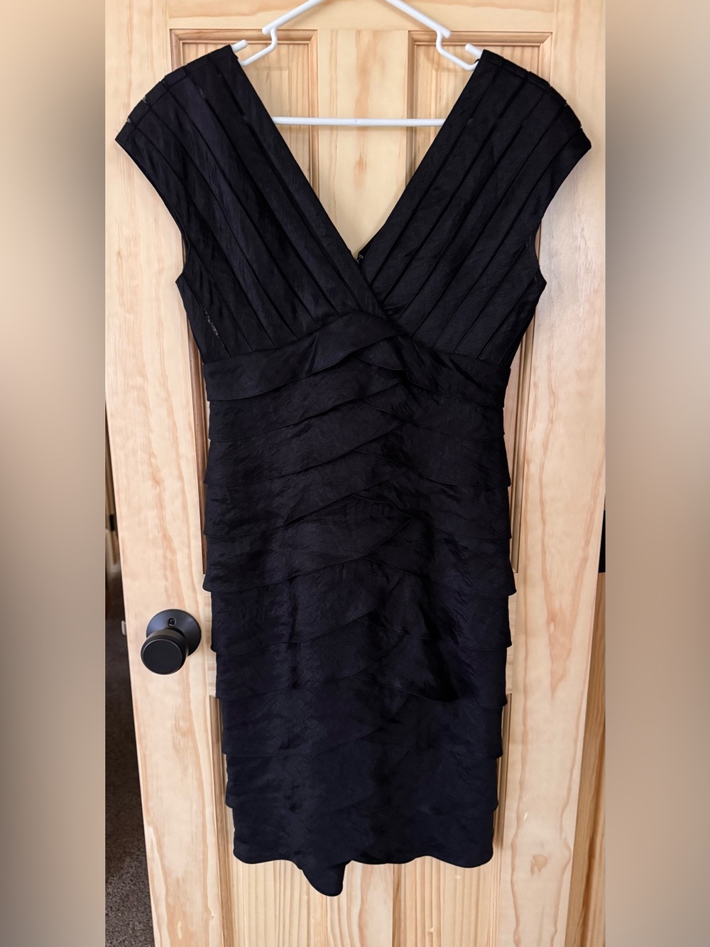 Adrianna Papell Black Tiered V-Neck Cocktail Dress